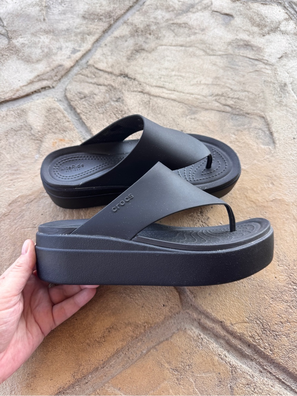 Crocs Brooklyn Flip Low Wedge Platform Sandals Black Women’s Size 8 - Picture 4 of 10